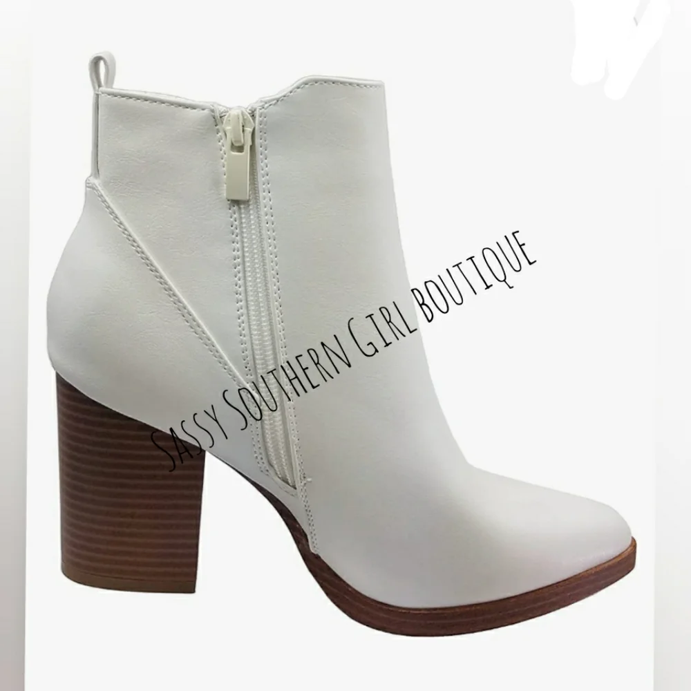 🆕⭐ Boho white heeled booties